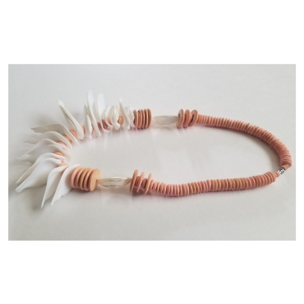 Vintage 1970's Shell and Wood Necklace - Picture 3 of 4